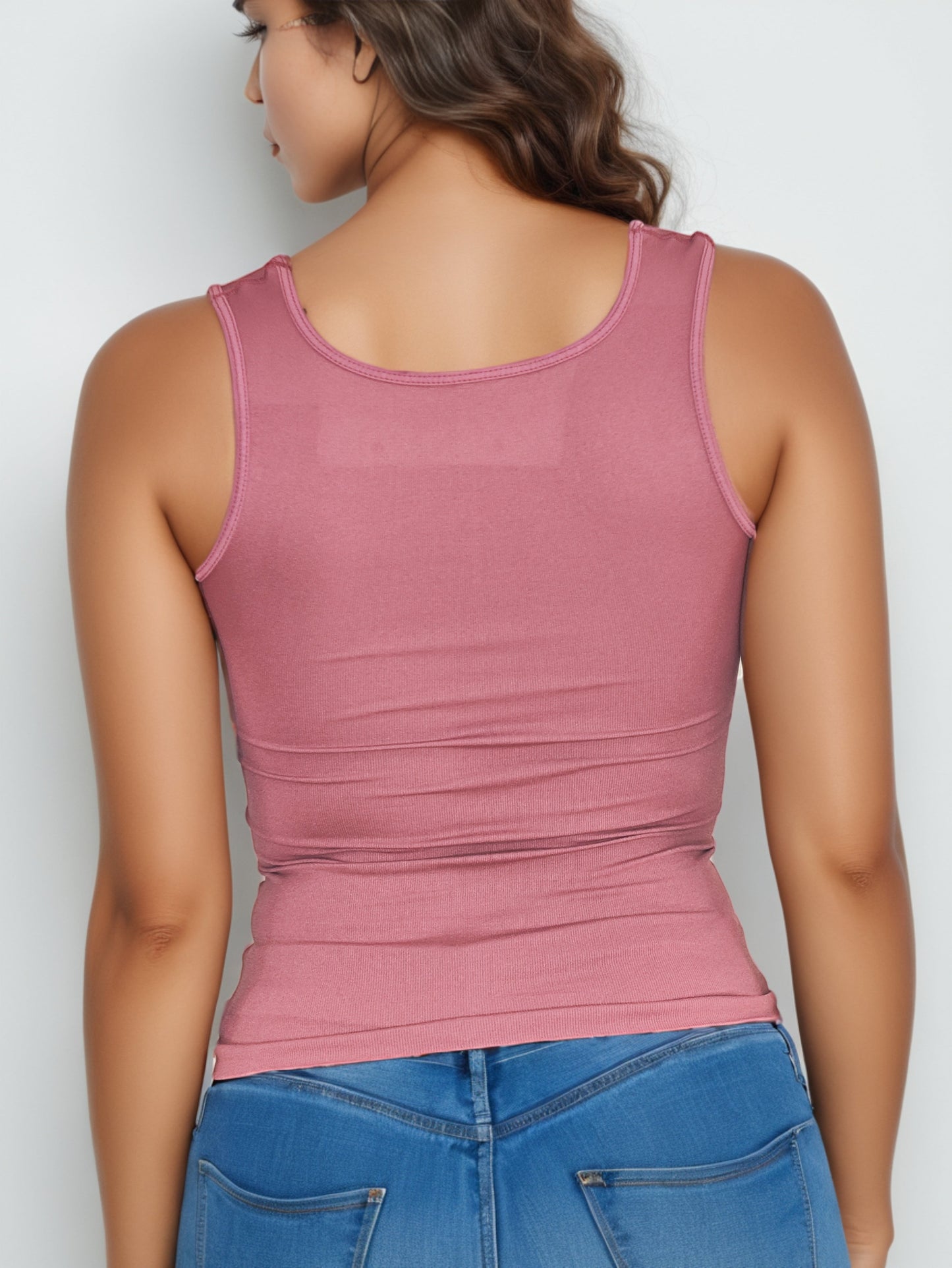 BLUSA LISA CON ESCOTE CUADRADO