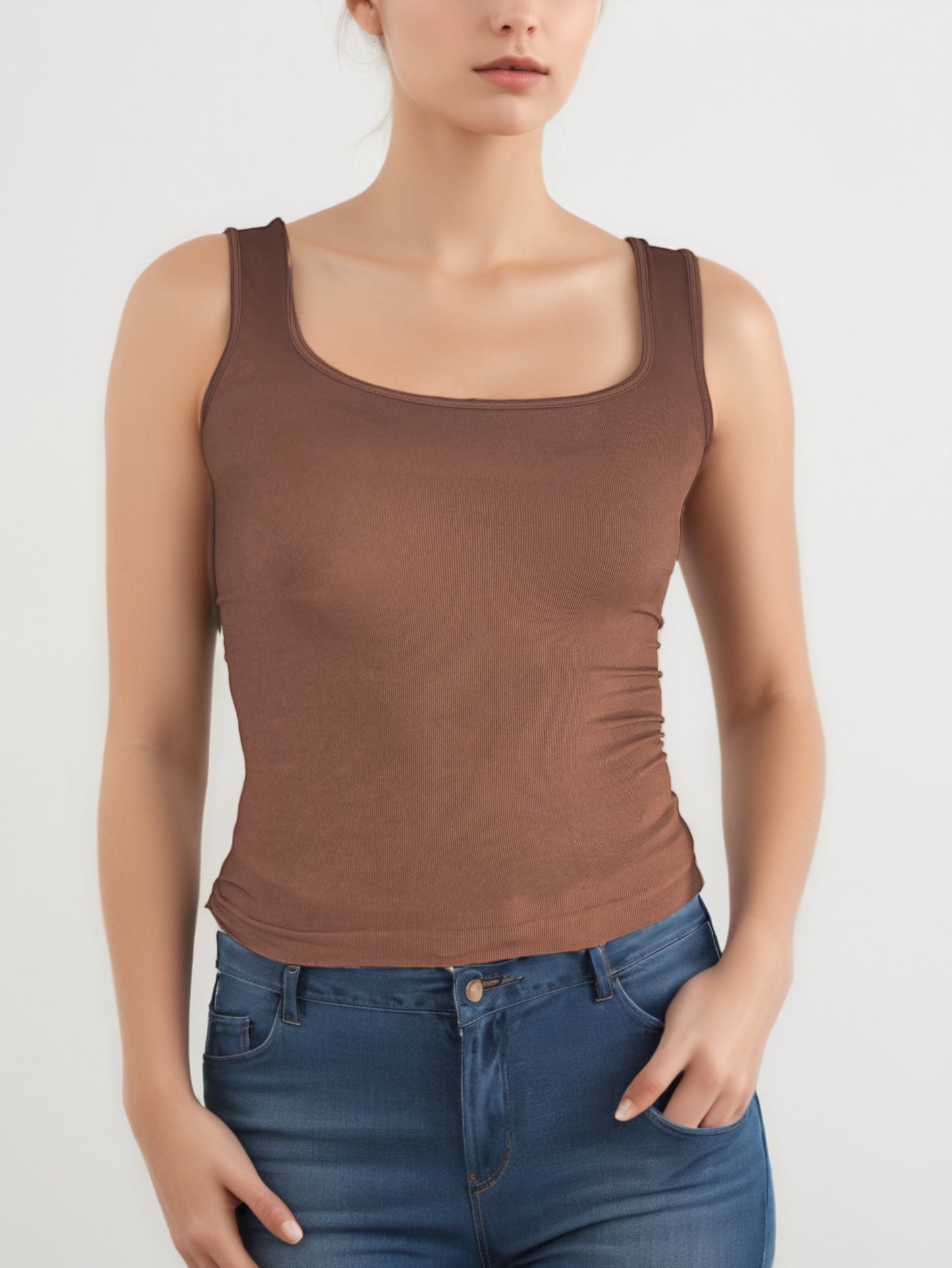 BLUSA LISA CON ESCOTE CUADRADO