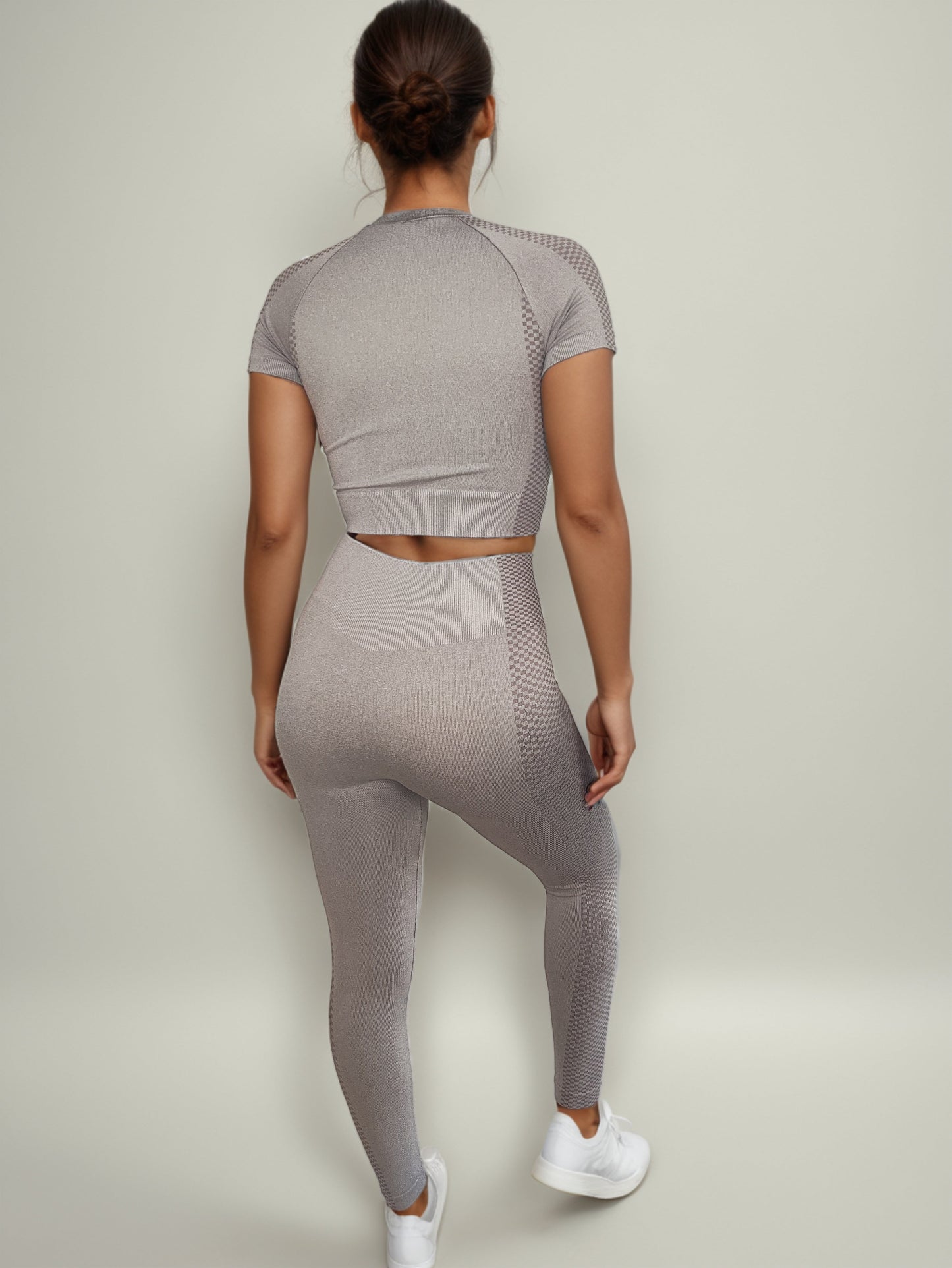 CONJUNTO CUADROS CROP TOP + LEGGING