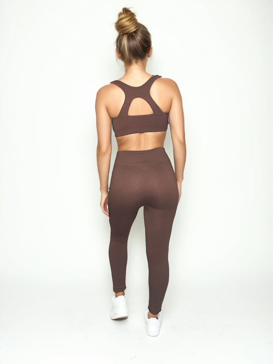 CONJUNTO LINEAS LEGGING SIN PUSH UP + TOP CON DETALLE