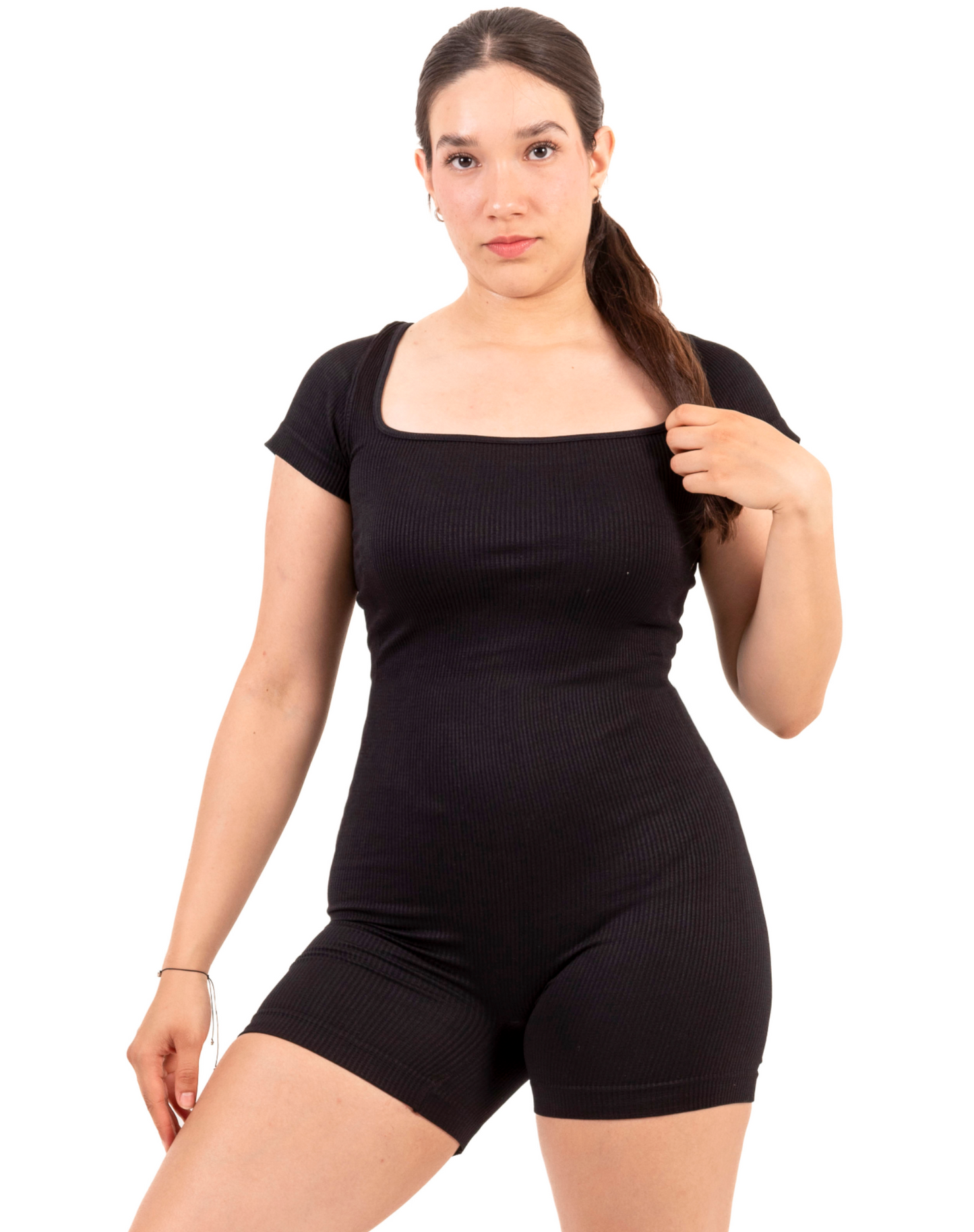 ENTERIZO SHORT ESCOTE CUADRADO