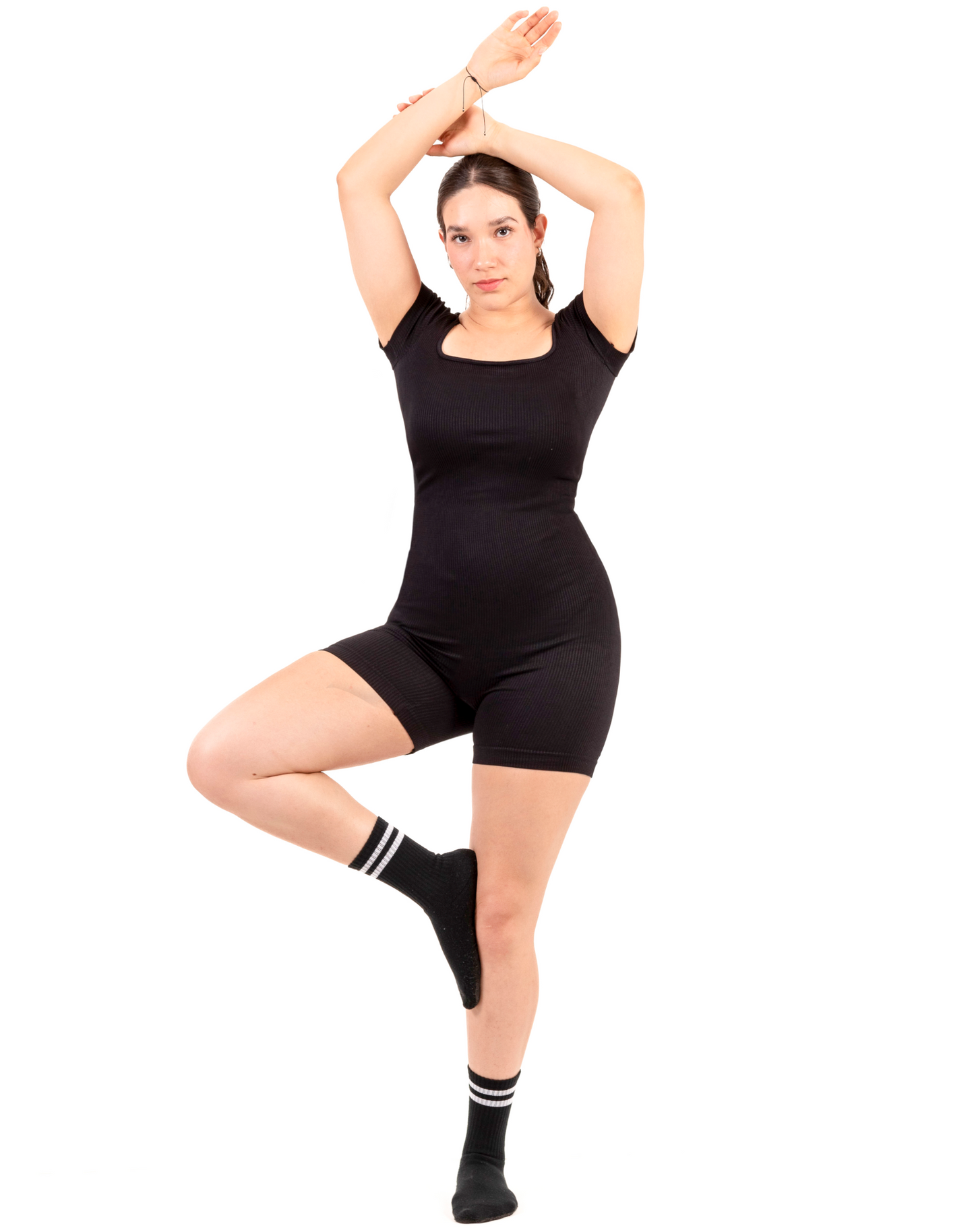 ENTERIZO SHORT ESCOTE CUADRADO
