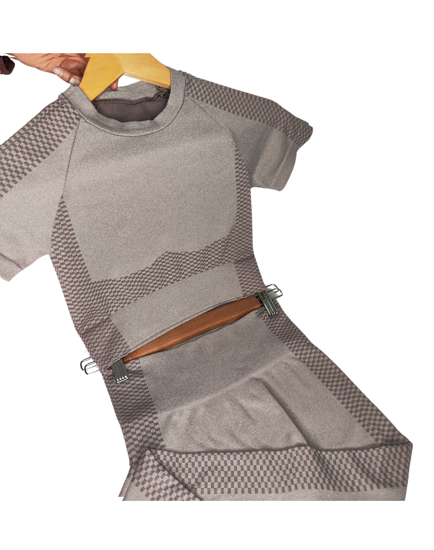 CONJUNTO CUADROS CROP TOP + LEGGING