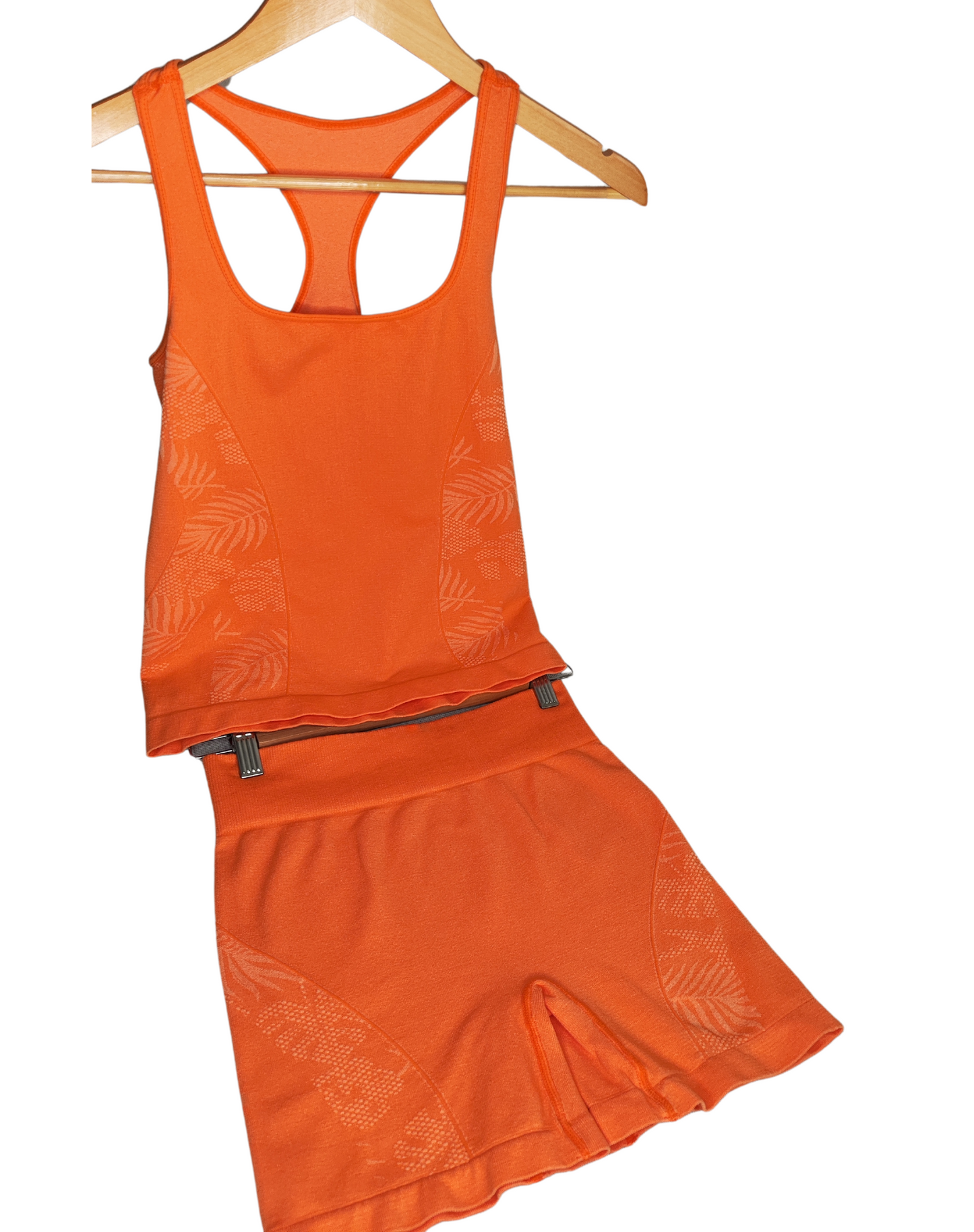 CONJUNTO CON DISEÑO DE FLORES SHORT CORTO + CAMISETA OLIMPICA