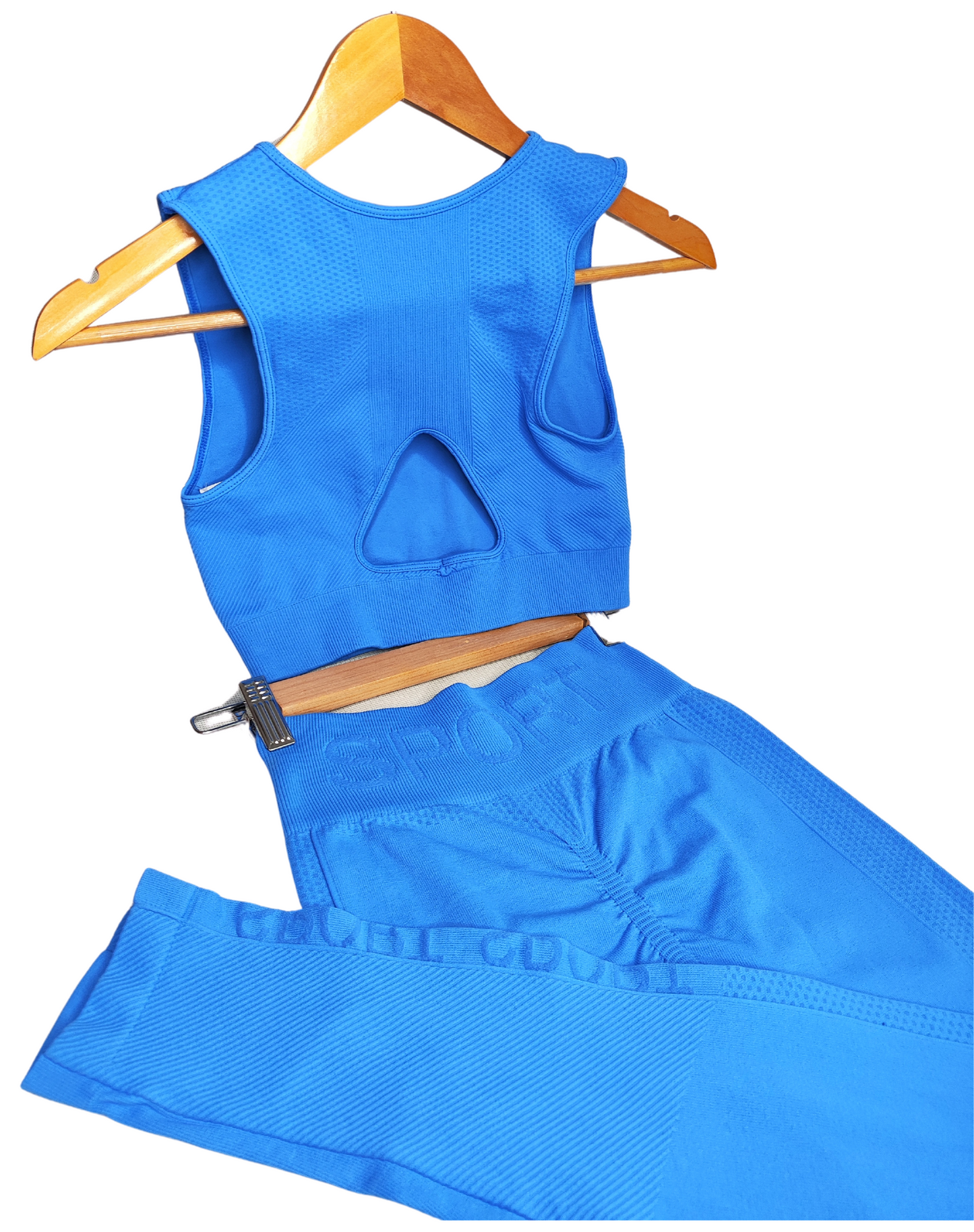 CONJUNTO LISO CON LOGO SPORT LEGGING CON PUSH UP + TOP CON ABERTURA
