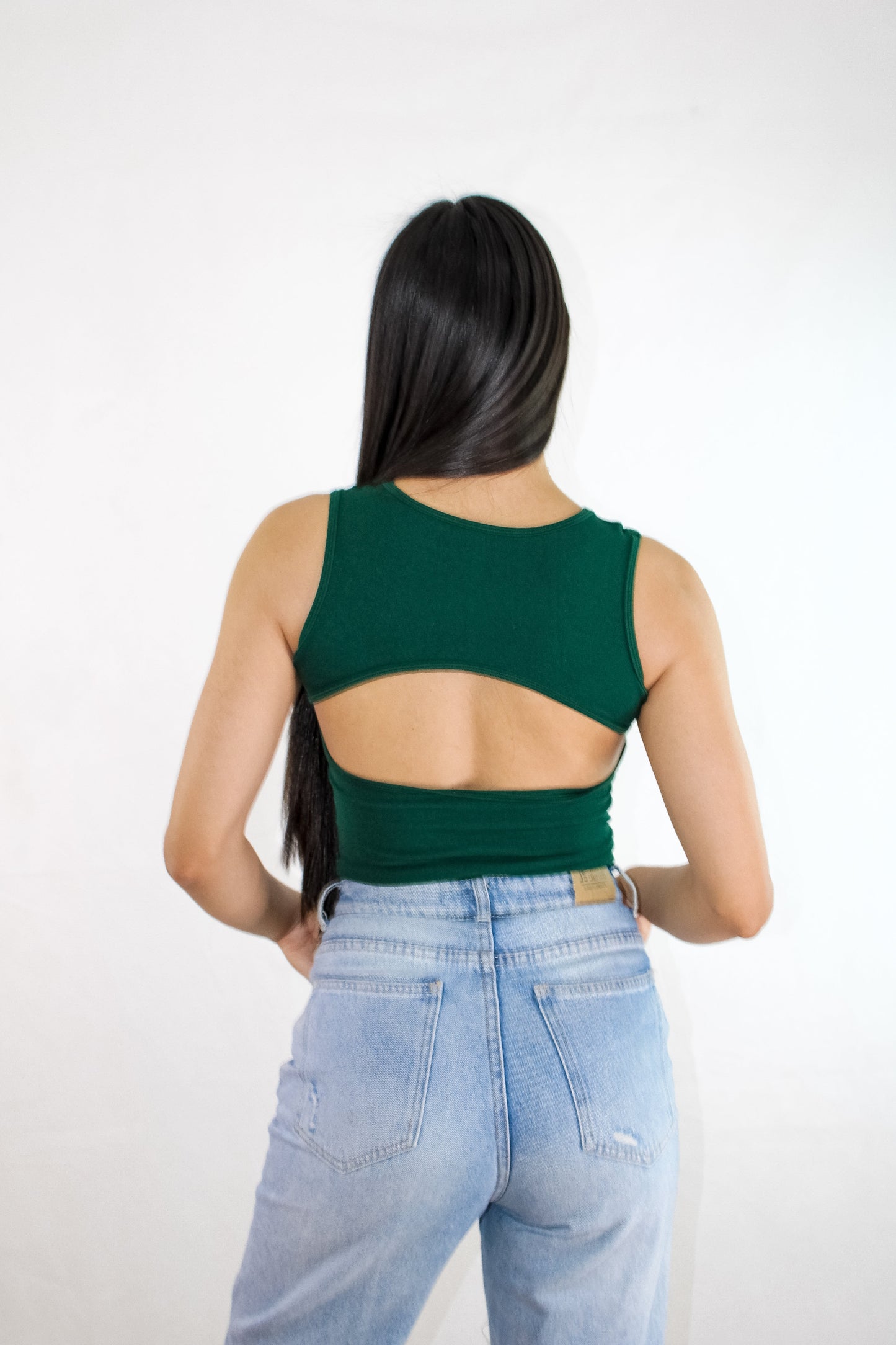 BLUSA SISADA CON ESCOTE EN ESPALDA