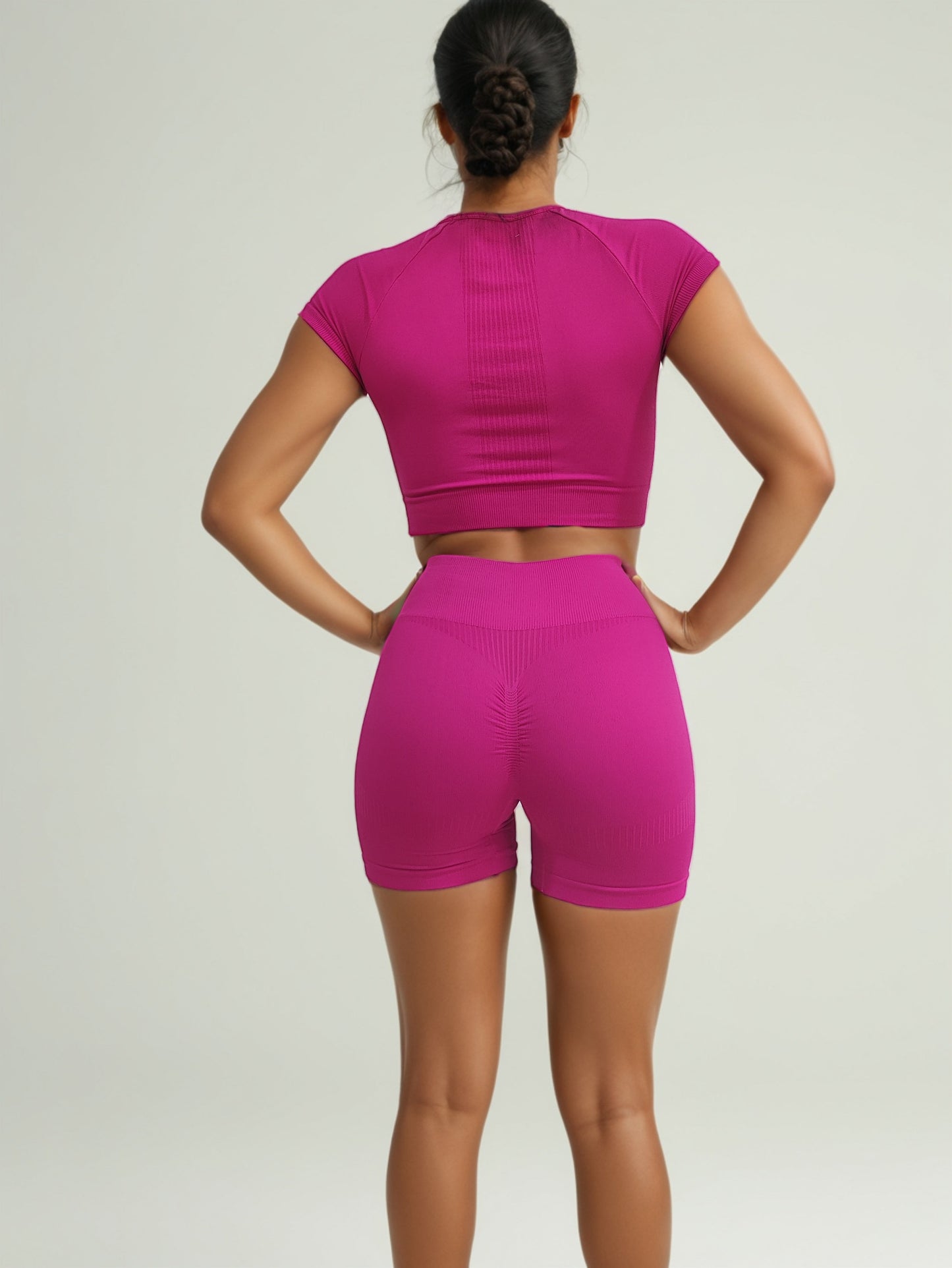 CONJUNTO ACANALADO CROP TOP + SHORT