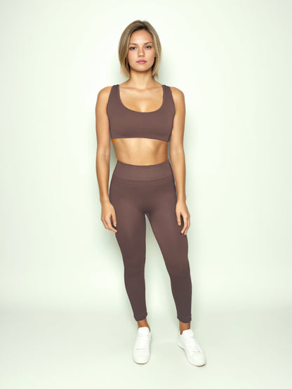 CONJUNTO LINEAS LEGGING SIN PUSH UP + TOP CON DETALLE