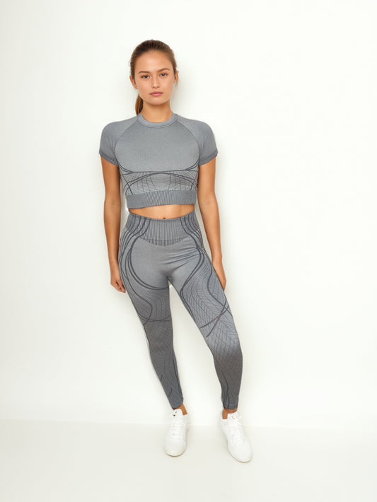 CONJUNTO TRAZADO CROP TOP + LEGGING SIN PUSH UP