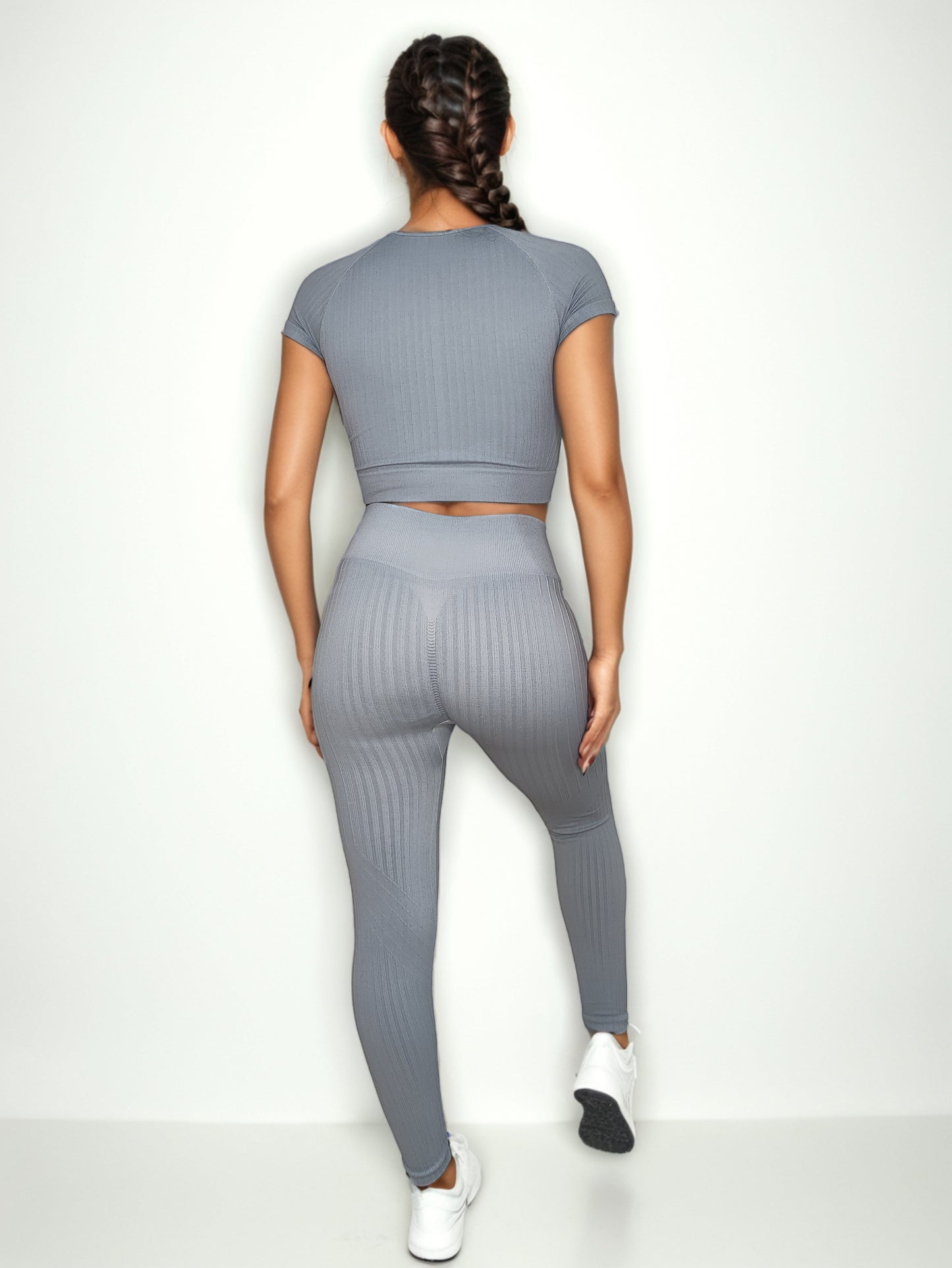 CONJUNTO CON REALZADO LEGGING + CROP TOP