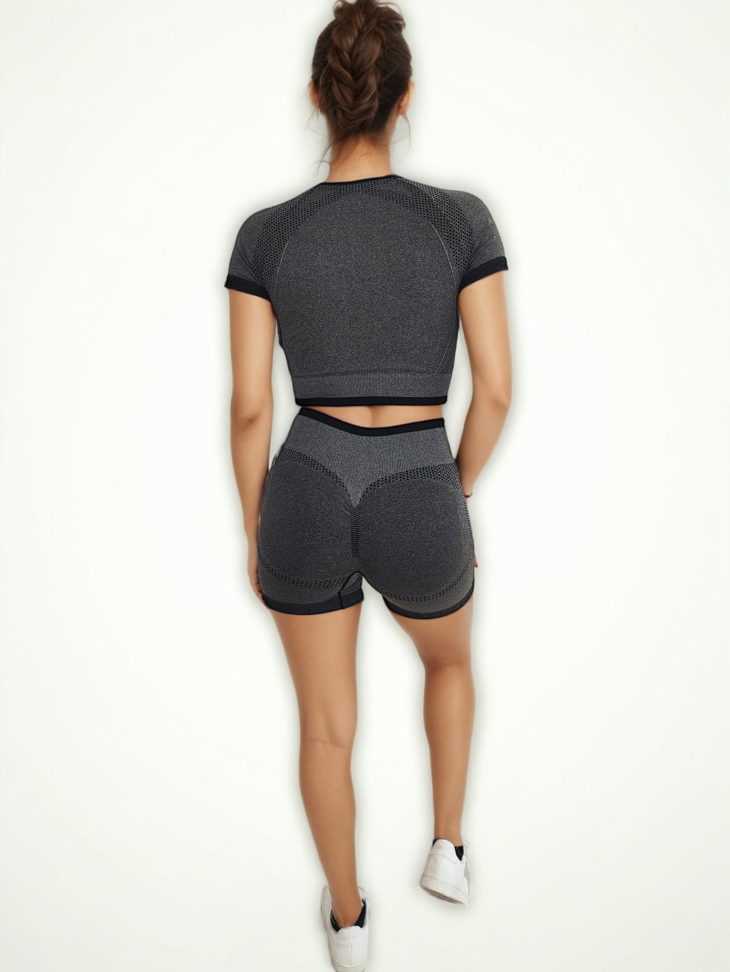 CONJUNTO DE PUNTOS BICOLOR SHORT + CROP TOP