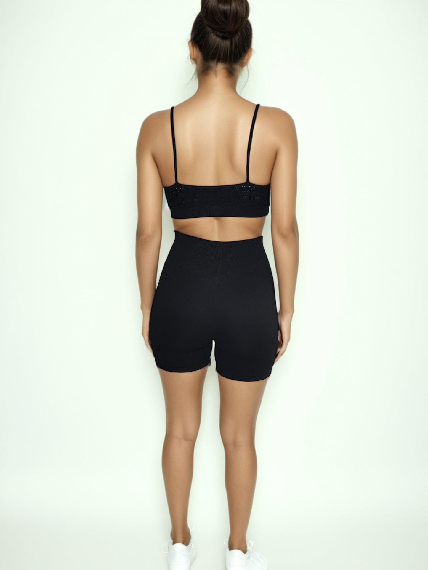 CONJUNTO PERFORADO SHORT + TOP TIRANTE