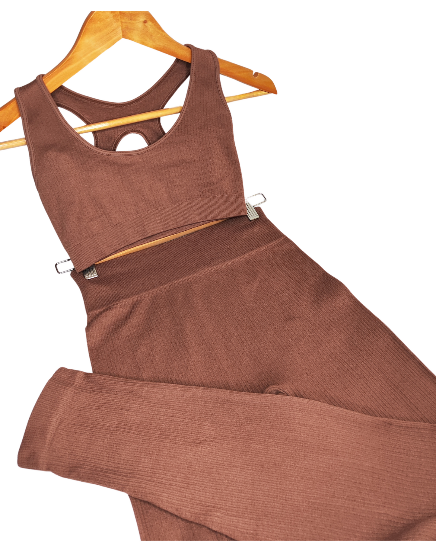 CONJUNTO LINEAS LEGGING SIN PUSH UP + TOP CON DETALLE