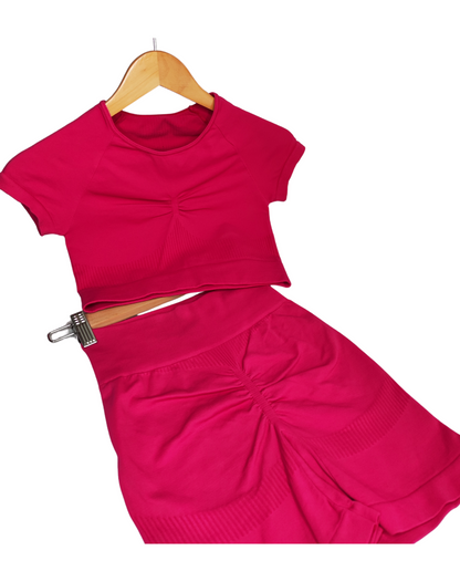 CONJUNTO ACANALADO CROP TOP + SHORT