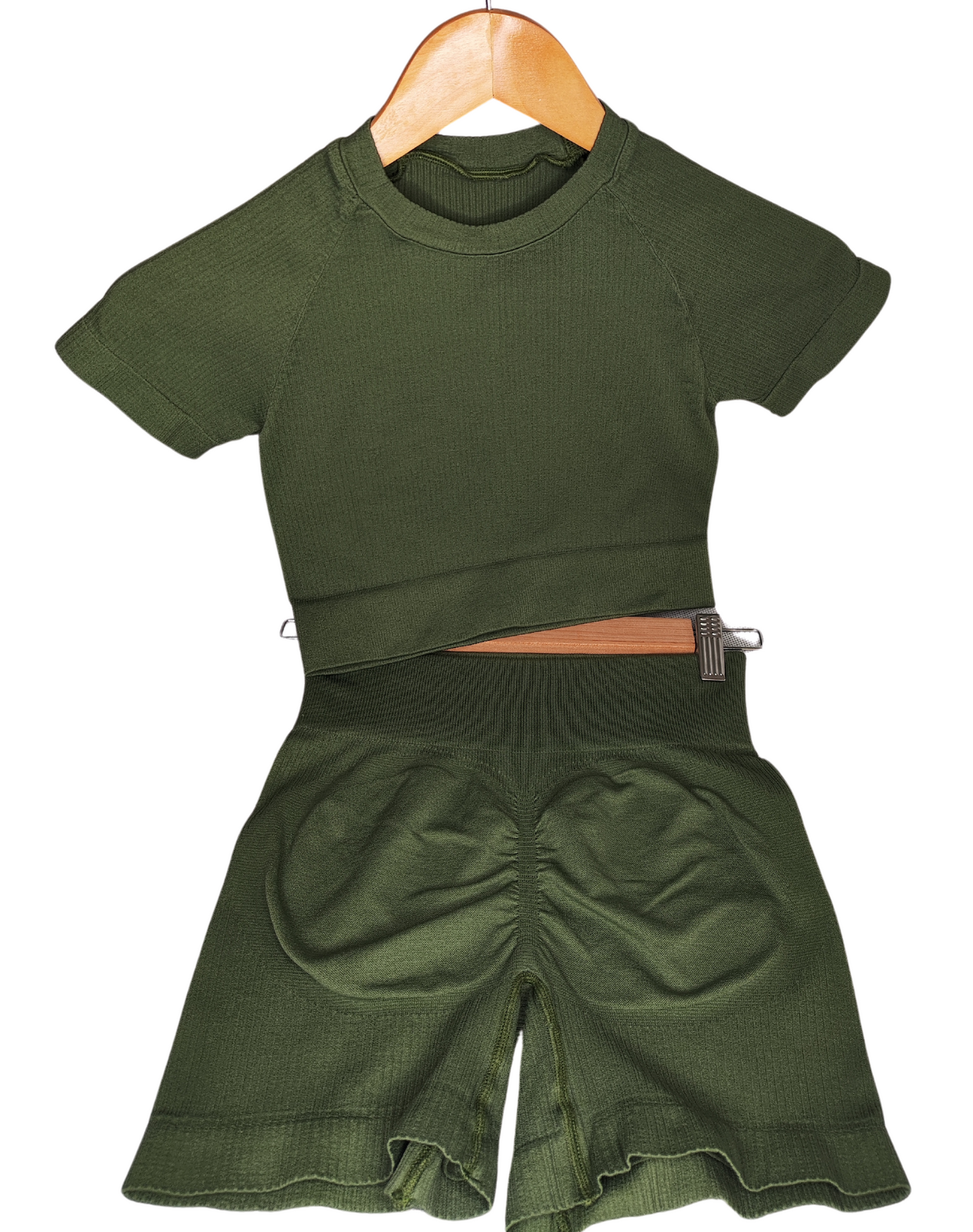 CONJUNTO LINEAS SHORT + CROP TOP