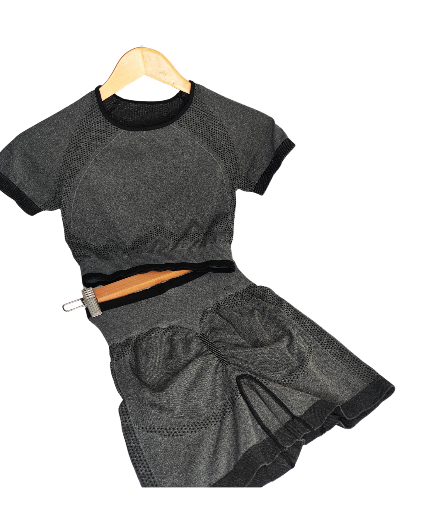 CONJUNTO DE PUNTOS BICOLOR SHORT + CROP TOP