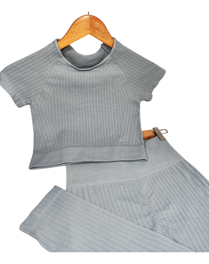 CONJUNTO CON REALZADO LEGGING + CROP TOP