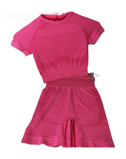CONJUNTO PUNTOS SHORT CON PUSH UP + CROP TOP MANGA CORTA