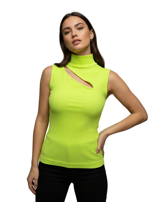 BLUSA SISADA CON ESCOTE EN PECHO