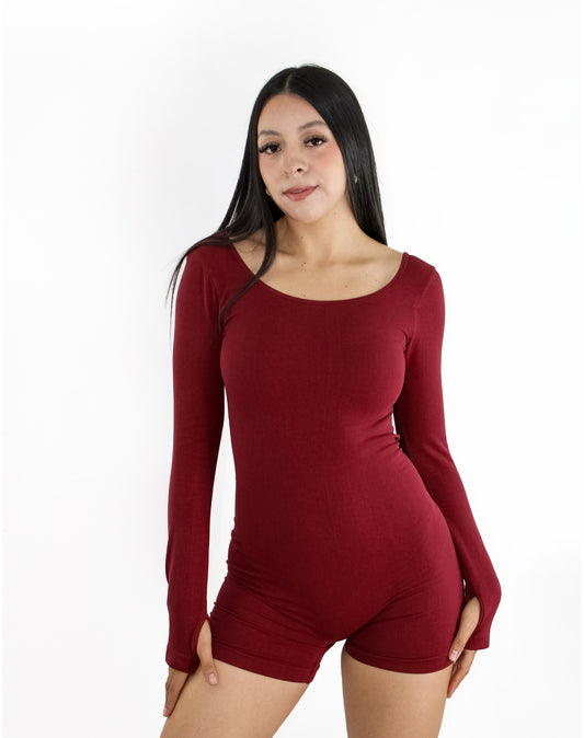 ENTERIZO SHORT DE MANGA LARGA CON ESCOTE EN ESPALDA
